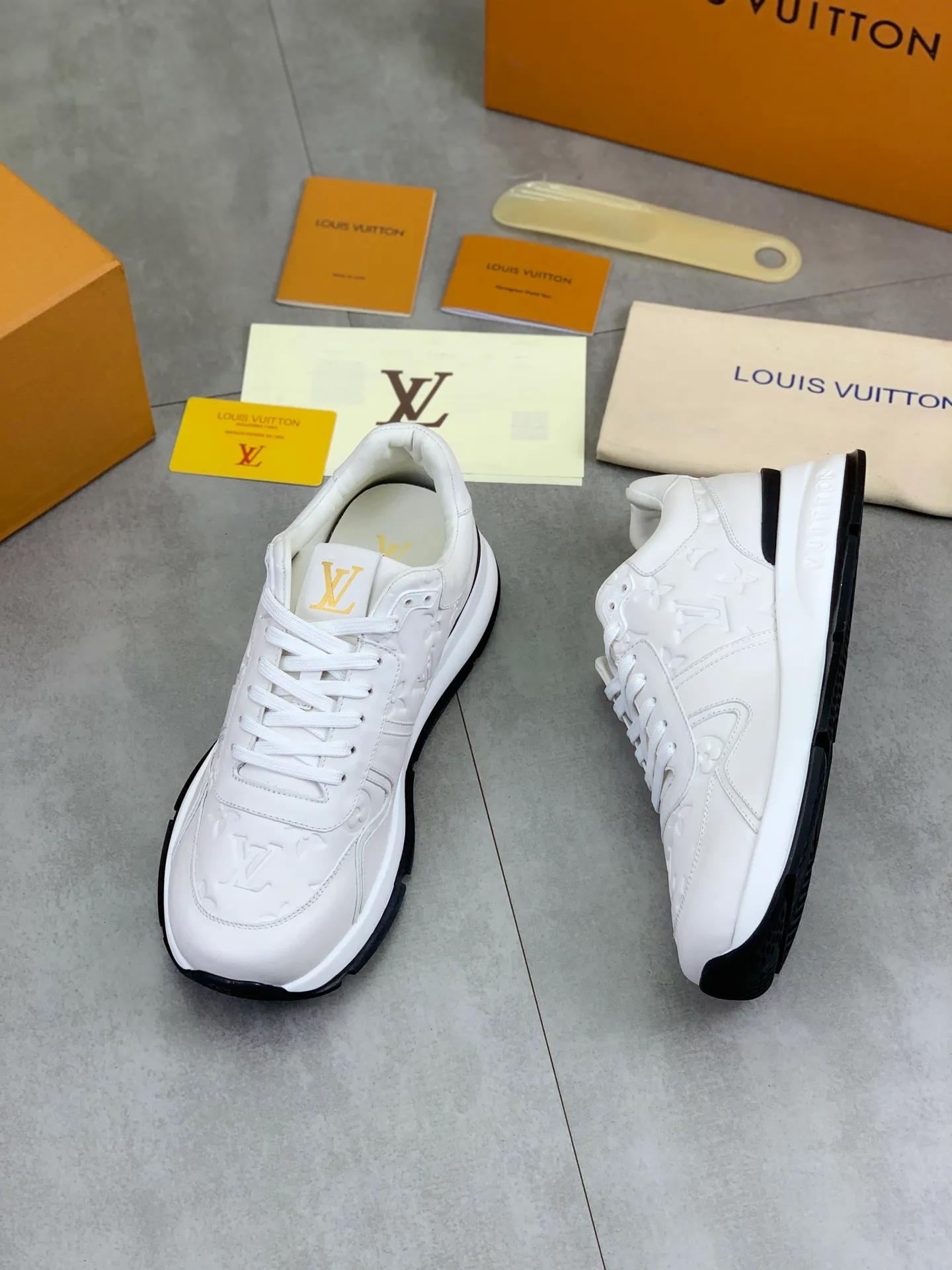 Factory price P820 💶 Top version [LOUIS VUITTON] counter series (original order) new style 🍀LV Louis Vuitton - top version LV classic high-top trendy shoes! Made of imported original craft calfskin, original breathable lining, and original wear-resistant, lightweight, high-end TPU outsole! High quality products! 3️⃣ colors available, size: men’s 39-44 (38 45 customized)